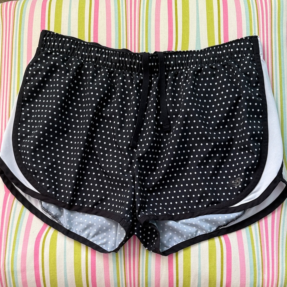 Women’s New Balance Black and White Polka Dot Athletic Shorts Size medium
